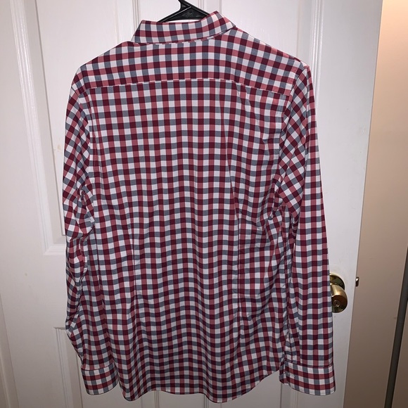 Express Patterned Performance Button Down - Picture 3 of 3